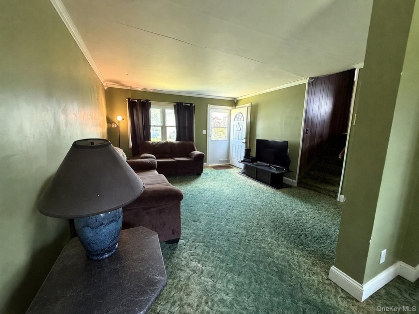 This 3 bedroom, 1 bathroom split level offers a living room - photo 4