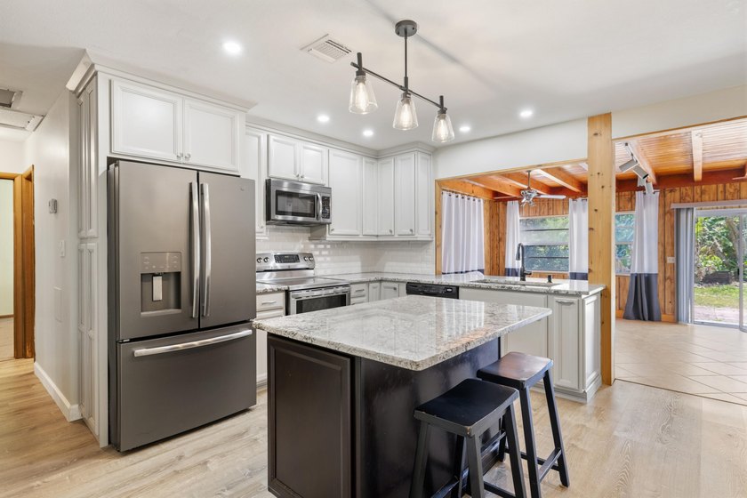 This inviting 2-bedroom, 2-bath Lakewood Park home blends - photo 7