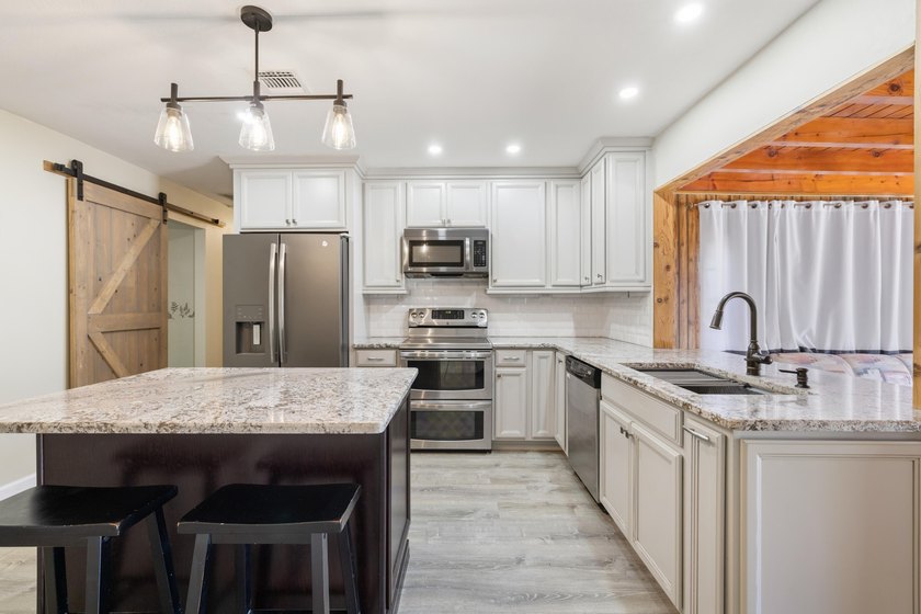 This inviting 2-bedroom, 2-bath Lakewood Park home blends - photo 9