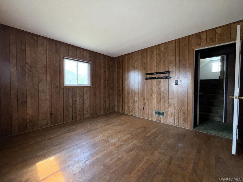 This 3 bedroom, 1 bathroom split level offers a living room - photo 10