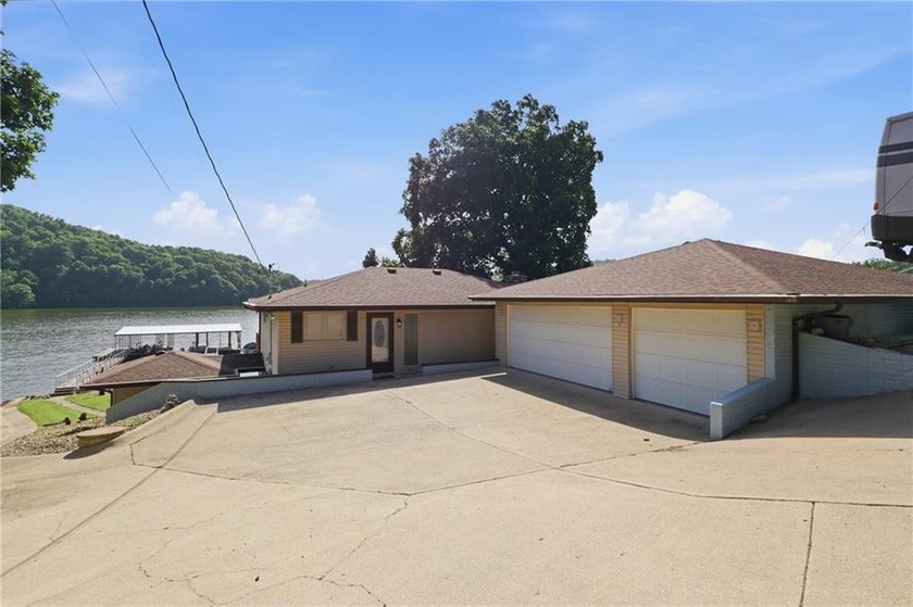 Experience the ultimate Lake of the Ozarks lifestyle at this - photo 4