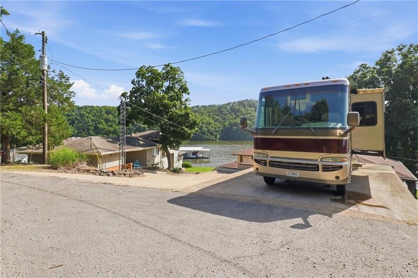 Experience the ultimate Lake of the Ozarks lifestyle at this - photo 6