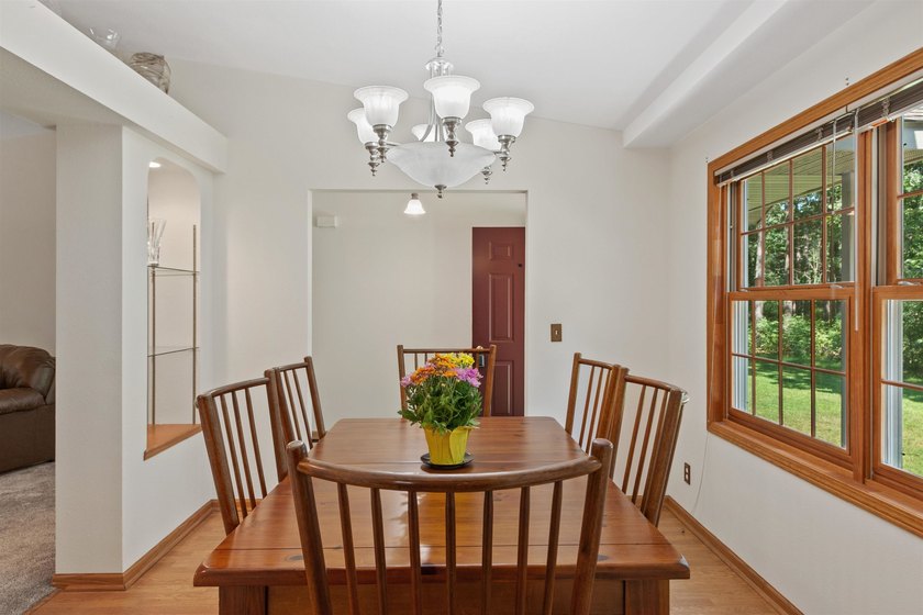 Move-in ready 3-bed, 3-bath ranch on a private, heavily wooded 1 - photo 8
