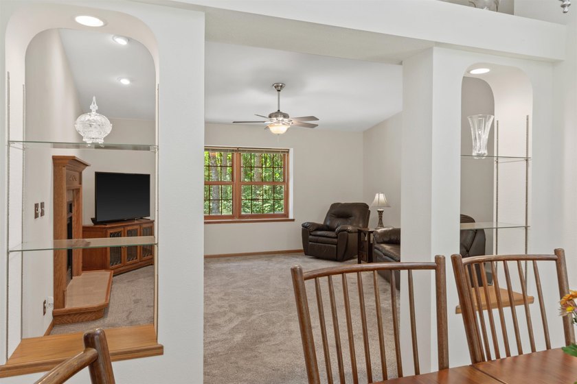 Move-in ready 3-bed, 3-bath ranch on a private, heavily wooded 1 - photo 10