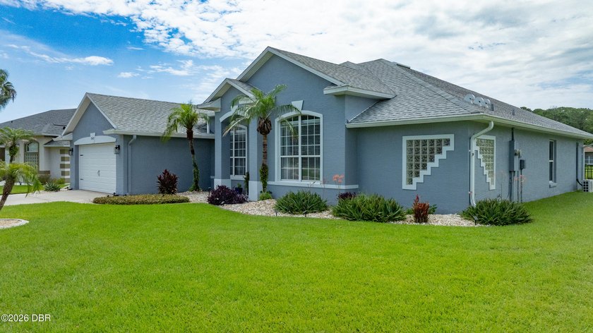 POOL HOME ON THE LAKE! Beautifully maintained and extensively - photo 6