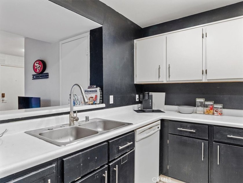 Great opportunity for a first-time homebuyer or investor. This - photo 13