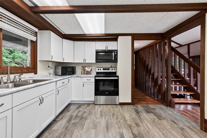 Seller financing available! All furnishings and appliances - photo 17