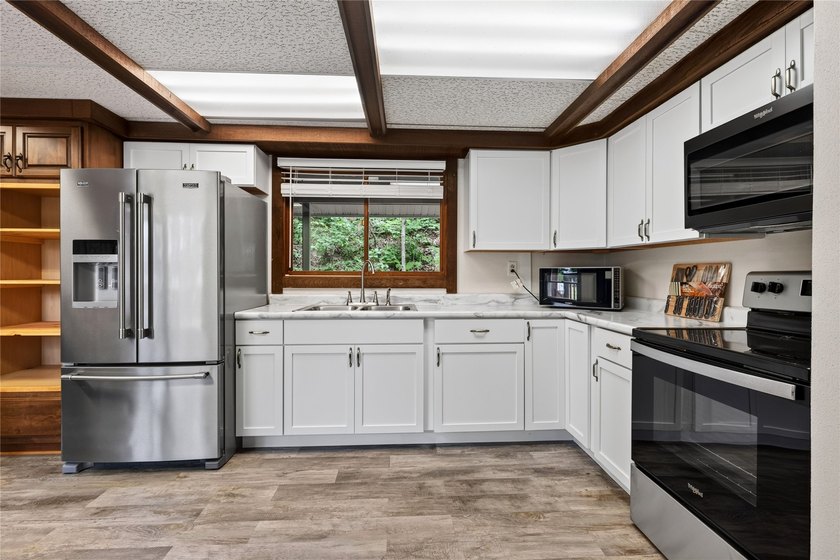 Seller financing available! All furnishings and appliances - photo 18