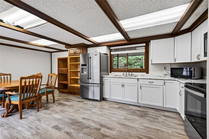 Seller financing available! All furnishings and appliances - photo 19