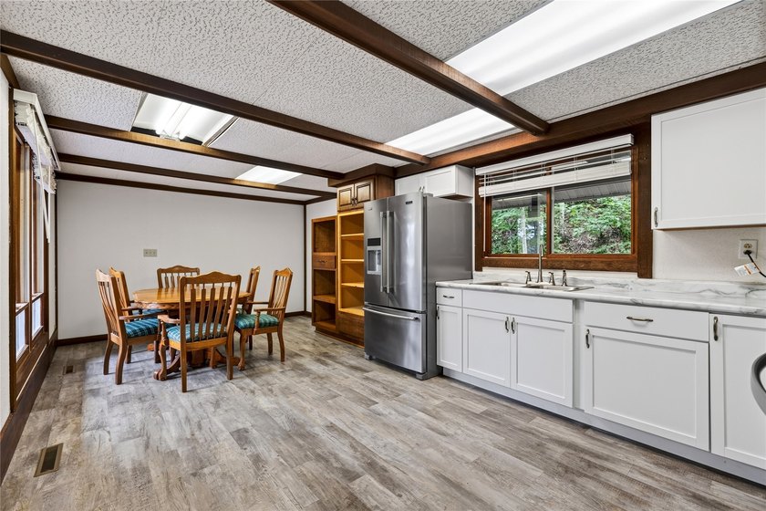 Seller financing available! All furnishings and appliances - photo 20