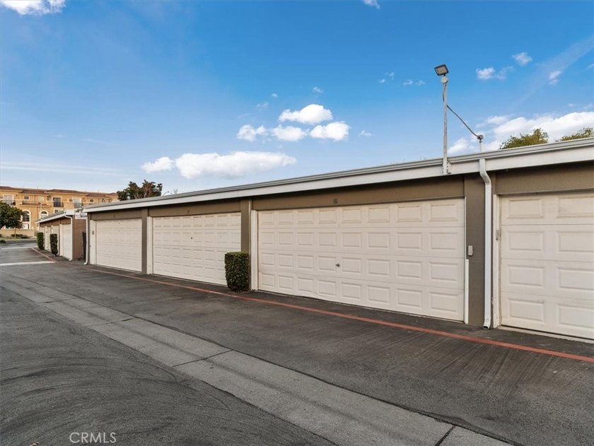 Great opportunity for a first-time homebuyer or investor. This - photo 24