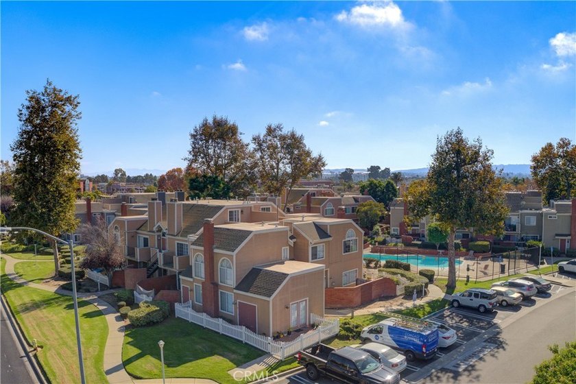Great opportunity for a first-time homebuyer or investor. This - photo 26