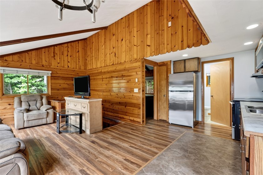 Seller financing available! All furnishings and appliances - photo 31