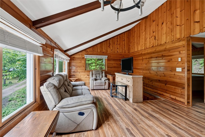 Seller financing available! All furnishings and appliances - photo 32