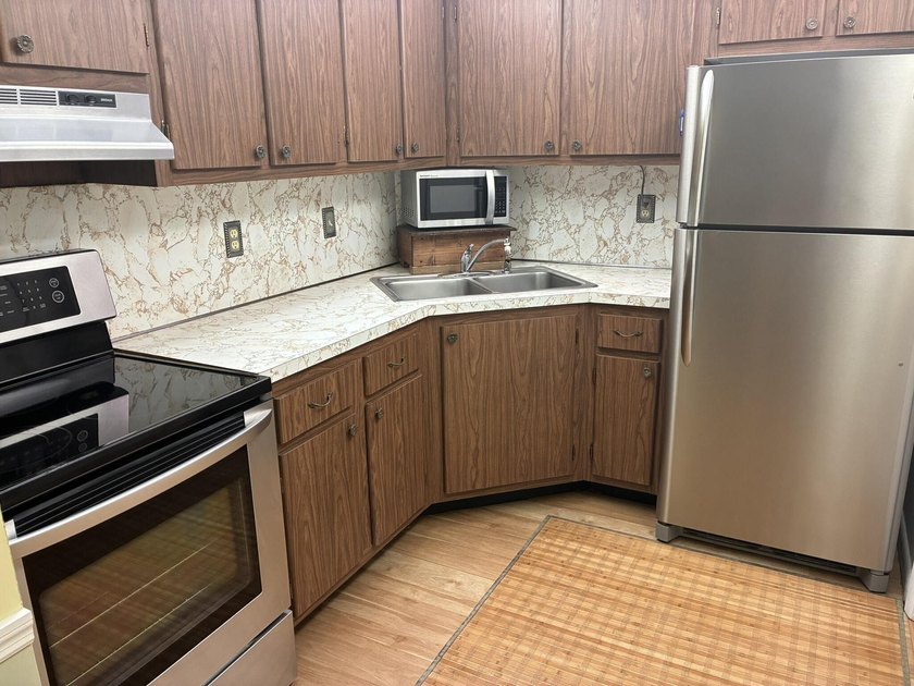 Welcome to this lovely Florida Condo located in a quiet - photo 3