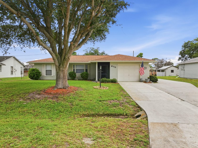 Welcome to this freshly painted 2-bedroom, 2-bathroom pool home - photo 6