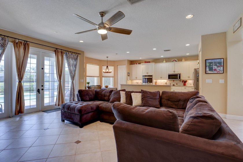 Rarely available Lake Front pool home in a GL Homes gated - photo 12