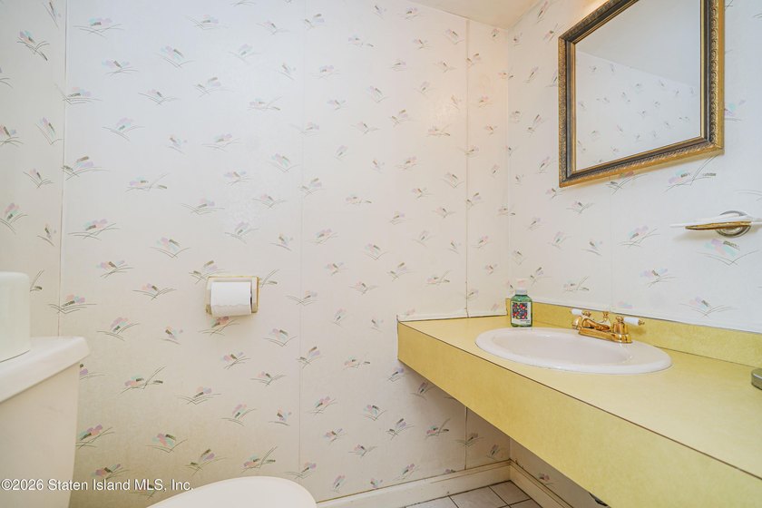 Extra large 2 family high ranch located in the desirable New - photo 12