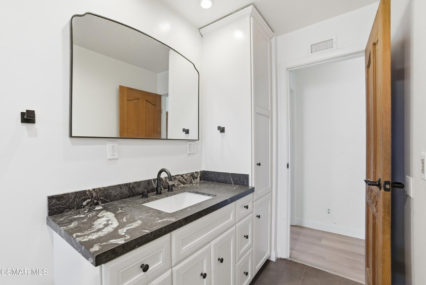 Beautifully remolded two-story home offering 4 bedrooms, 2 1/2 - photo 15