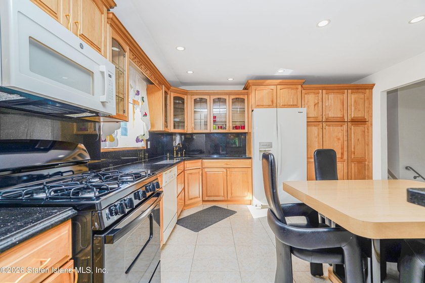 Extra large 2 family high ranch located in the desirable New - photo 20