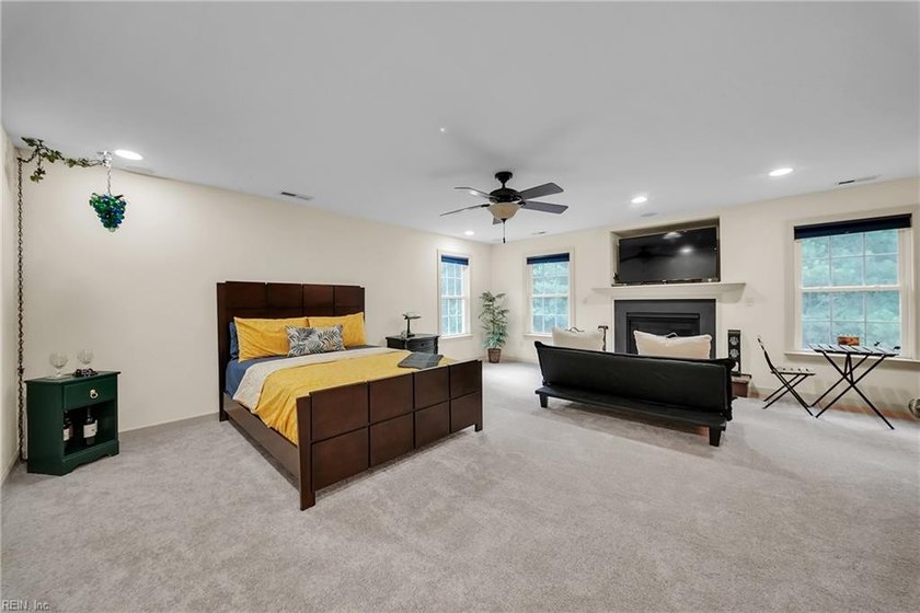 Not every home can offer over 4 acres of privacy, more than 5 - photo 21