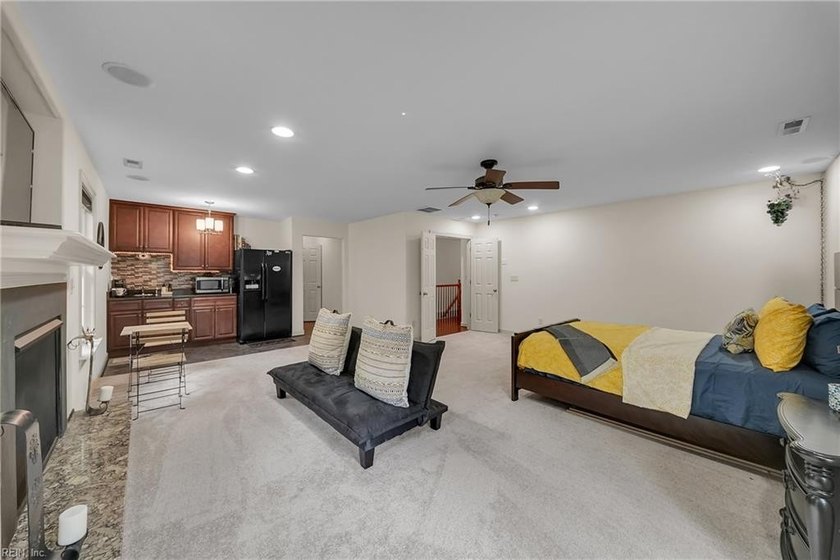 Not every home can offer over 4 acres of privacy, more than 5 - photo 23
