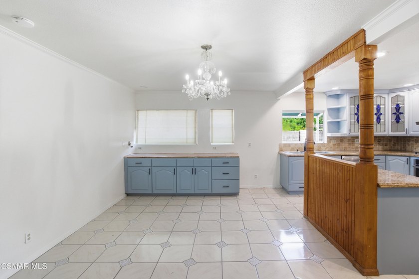 Beautifully remolded two-story home offering 4 bedrooms, 2 1/2 - photo 25
