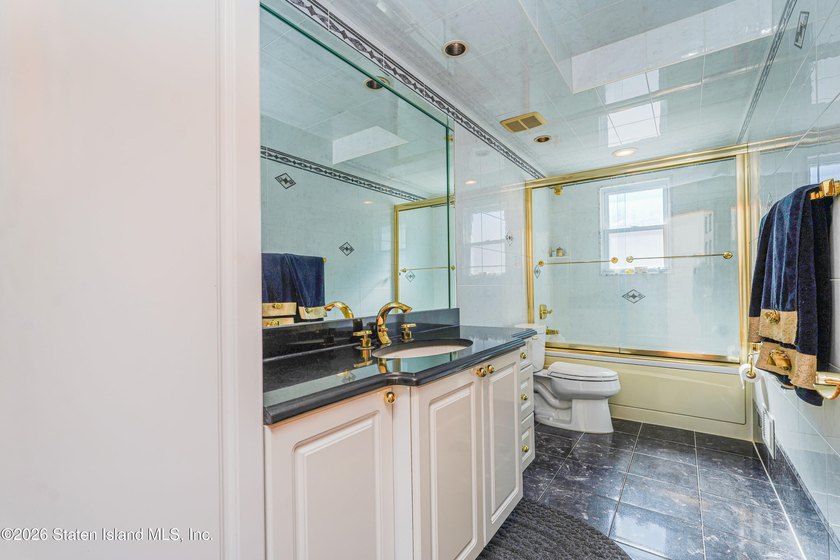 Extra large 2 family high ranch located in the desirable New - photo 29