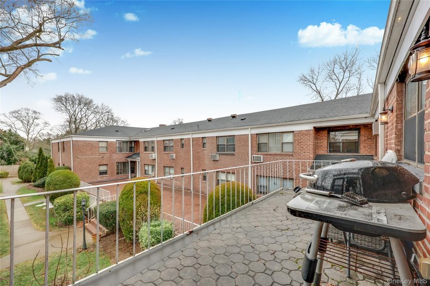 Welcome to this spacious 3-bedroom, 2 full bath co-op in - photo 31