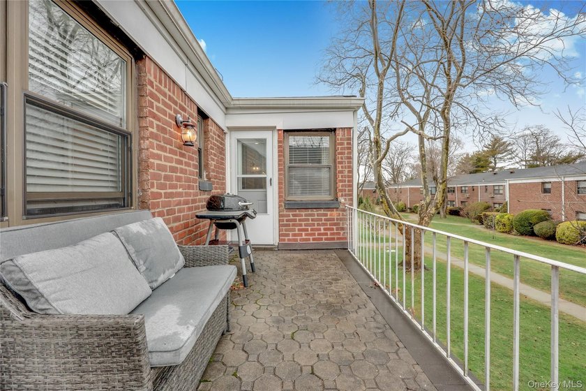 Welcome to this spacious 3-bedroom, 2 full bath co-op in - photo 32