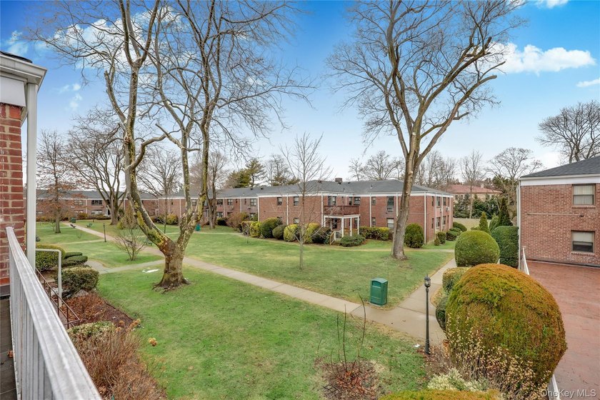 Welcome to this spacious 3-bedroom, 2 full bath co-op in - photo 33