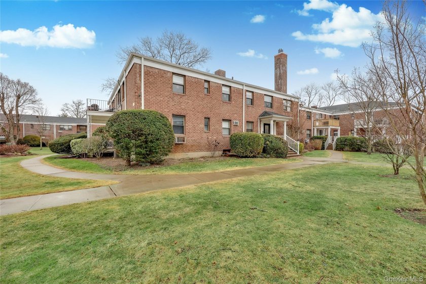 Welcome to this spacious 3-bedroom, 2 full bath co-op in - photo 34