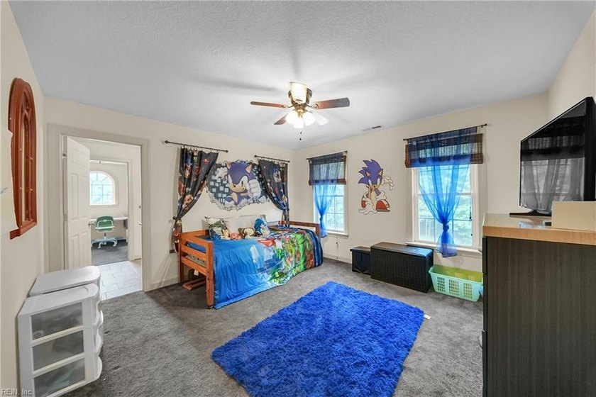 Not every home can offer over 4 acres of privacy, more than 5 - photo 35