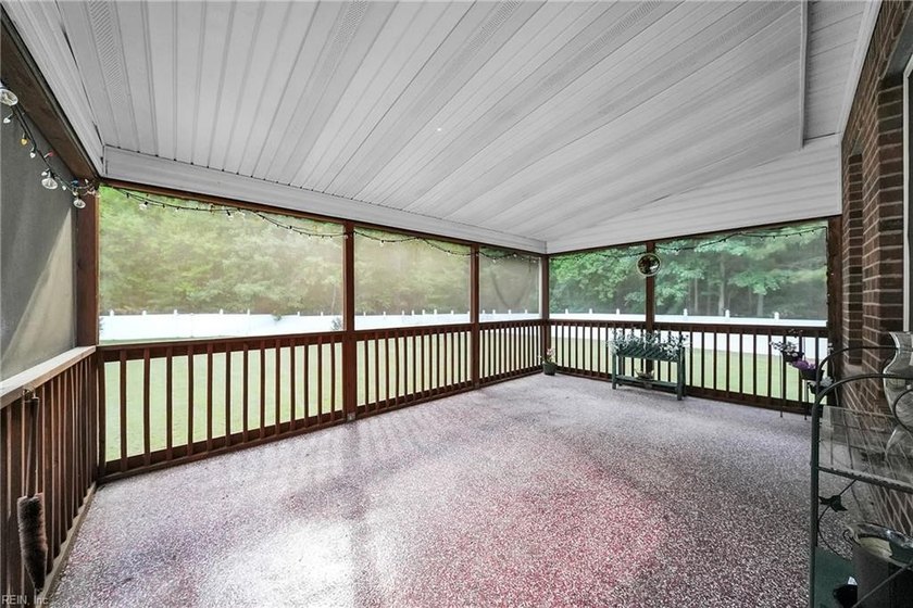 Not every home can offer over 4 acres of privacy, more than 5 - photo 37