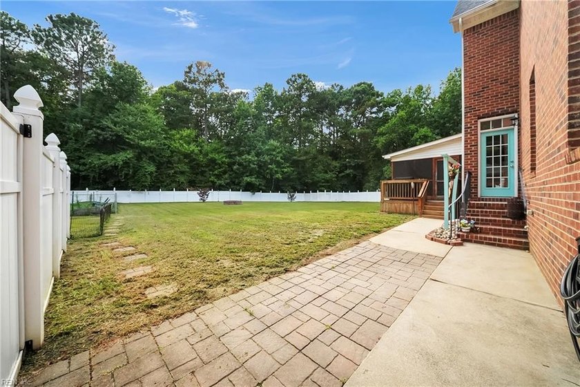 Not every home can offer over 4 acres of privacy, more than 5 - photo 39