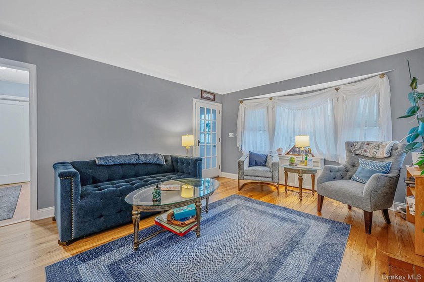 Welcome to the sought after Briarcliff community in Merrick! - photo 3