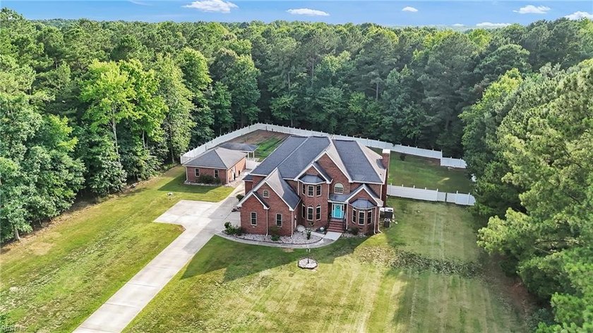 Not every home can offer over 4 acres of privacy, more than 5 - photo 43