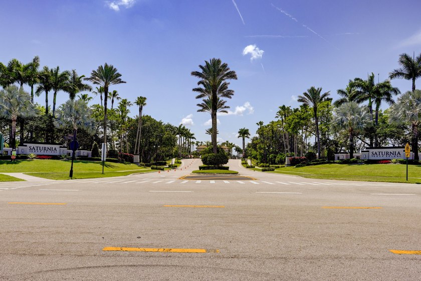 Rarely available Lake Front pool home in a GL Homes gated - photo 43