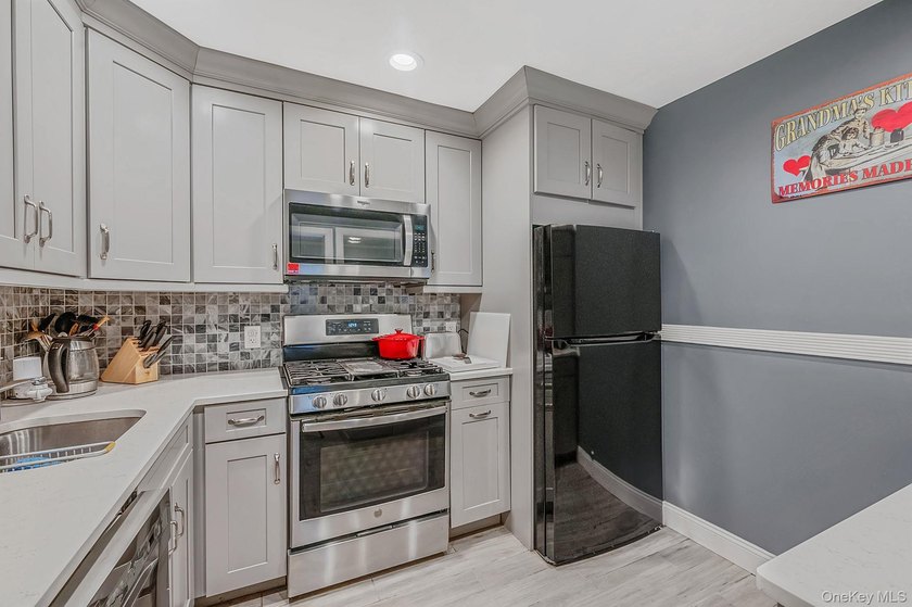 Welcome to the sought after Briarcliff community in Merrick! - photo 7