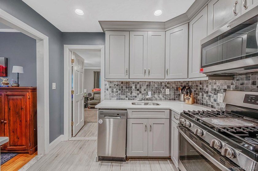 Welcome to the sought after Briarcliff community in Merrick! - photo 8