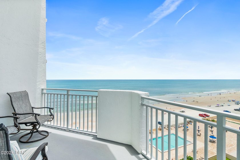 OCEANFRONT LIVING IS WITHIN REACH! PERFECTLY POSITIONED ON THE - photo 4