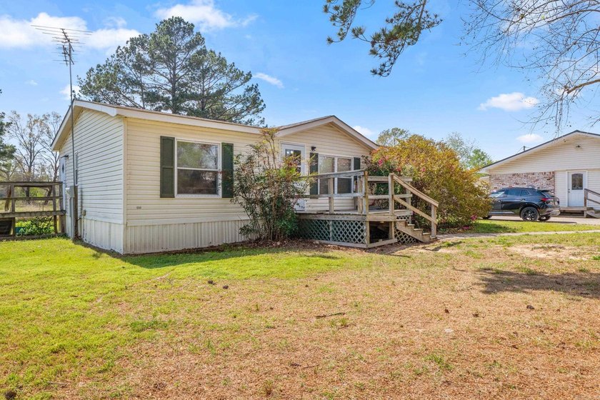 Great multigenerational living possibilities, or rent one and - photo 3