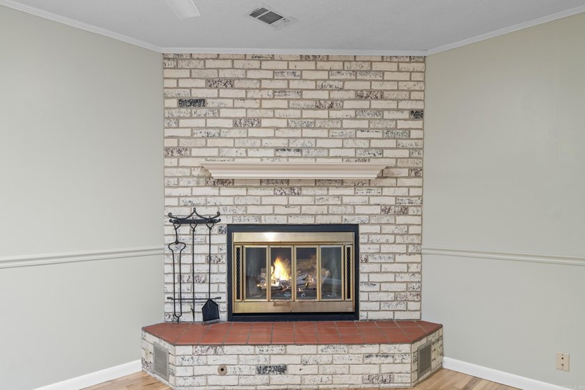 Great multigenerational living possibilities, or rent one and - photo 5