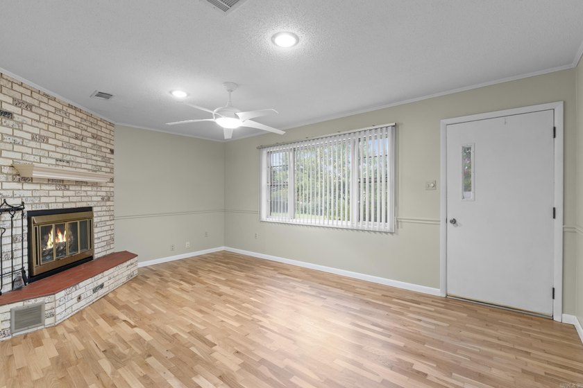 Great multigenerational living possibilities, or rent one and - photo 7