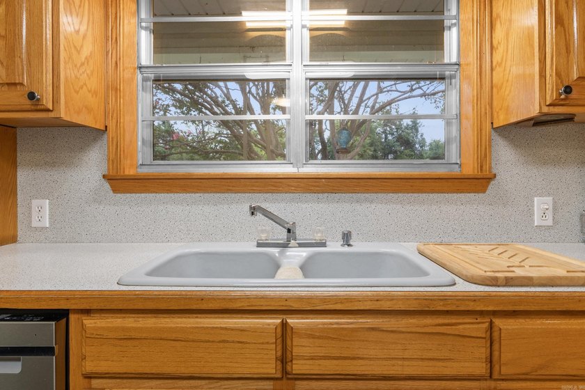 Great multigenerational living possibilities, or rent one and - photo 10