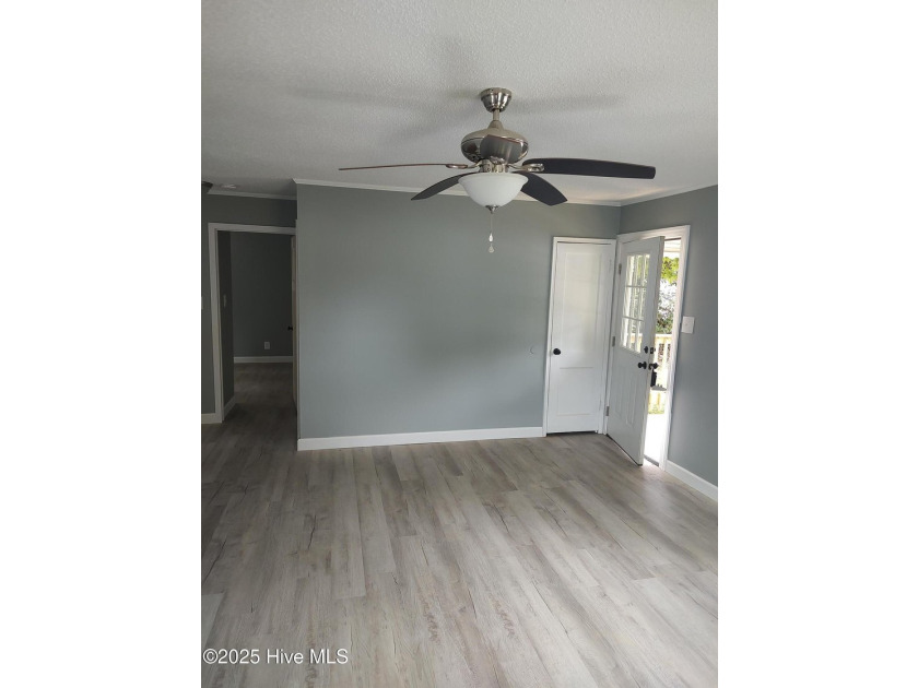 Recently renovated 3 bedroom home. New kitchen, bath, and Roof! - photo 12