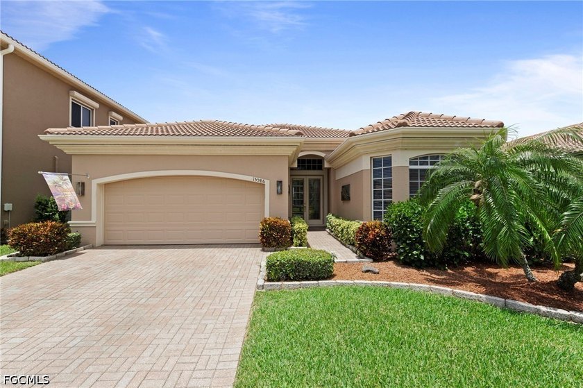 This beautiful western exposure lakefront Pool &amp; Spa home in the - photo 3