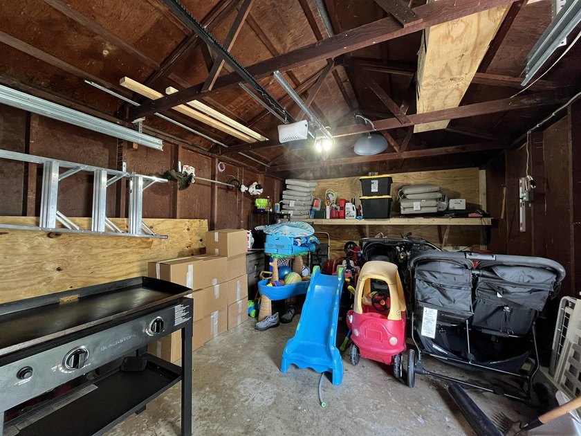 Beautifully updated and move-in ready, this charming 2 bed, 1 - photo 4