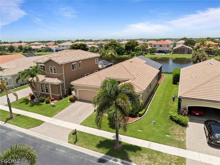 This beautiful western exposure lakefront Pool &amp; Spa home in the - photo 5