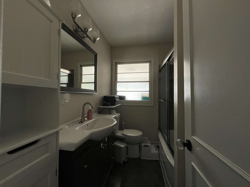 Beautifully updated and move-in ready, this charming 2 bed, 1 - photo 6
